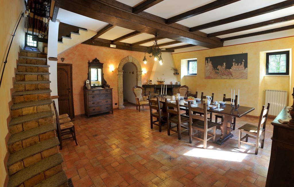 Vila L'Antica Mola Castel Madama Pokoj fotografie